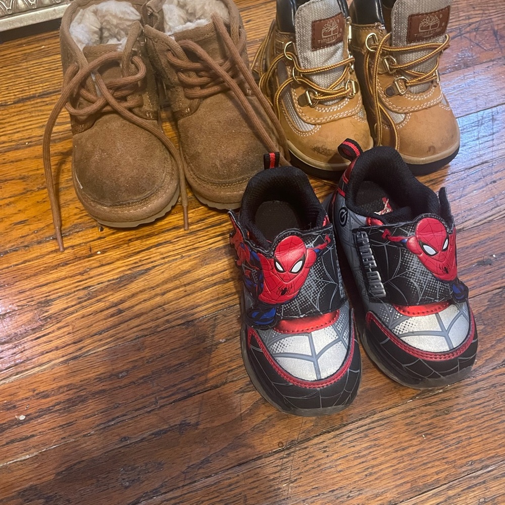 Kids shoes size 7